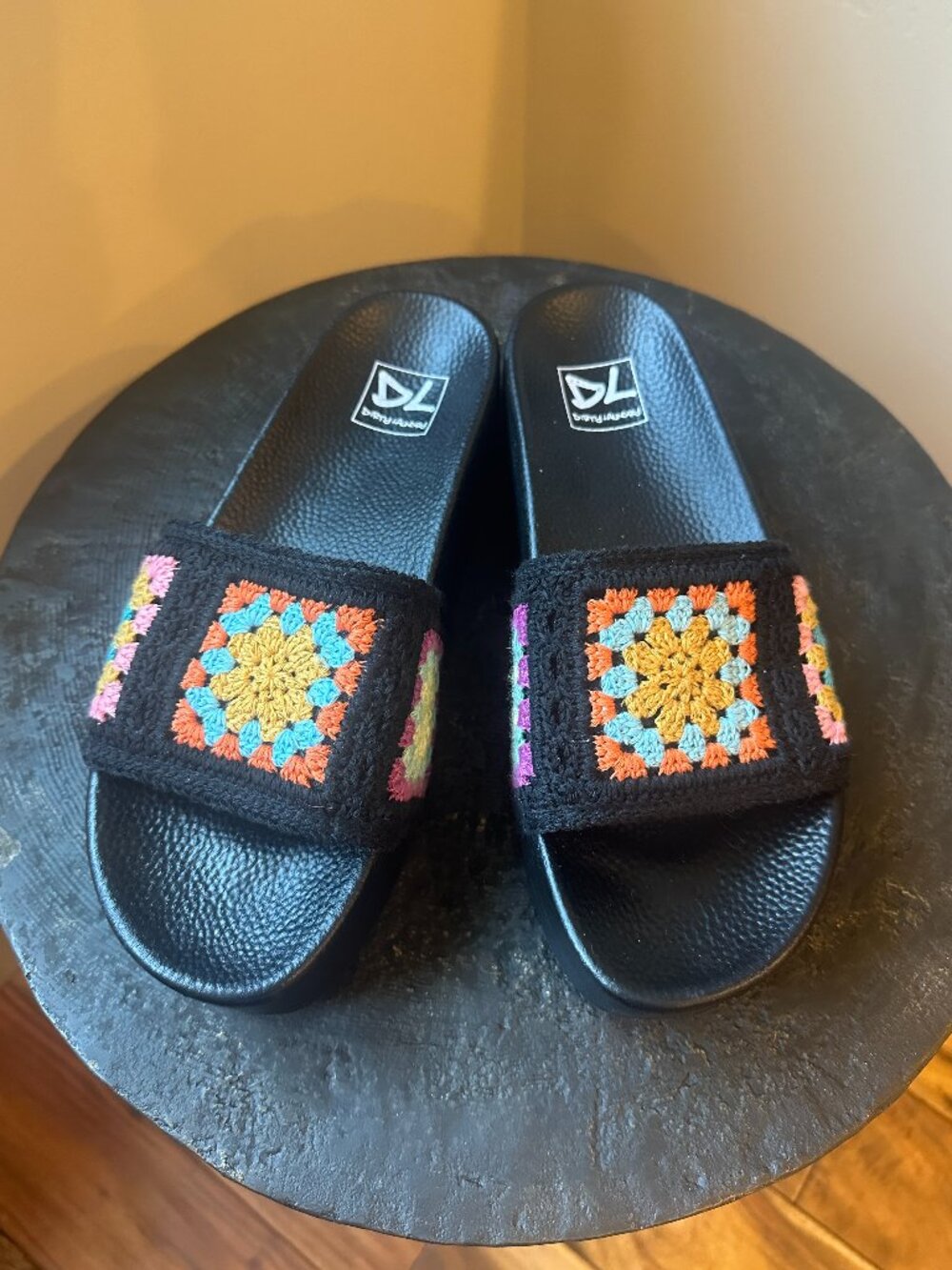 DIRTY LAUNDRY BLACK CROCHET WEDGE SLIDE SIZE 40